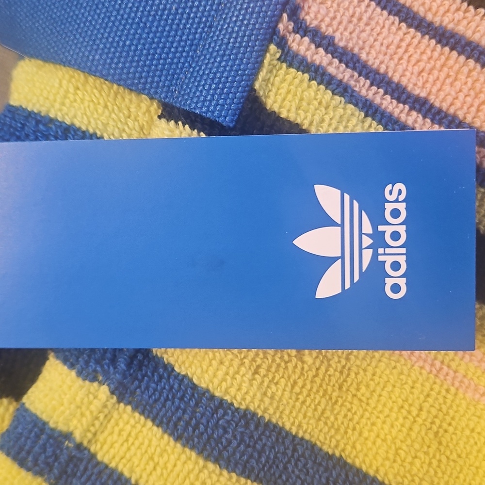 Adidas Towel Tote / Packable Towel - Picture 2 of 6